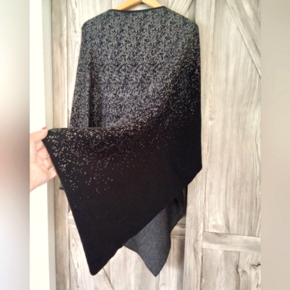 Black Sweater Knit Poncho Cape X - Picture 3 of 10
